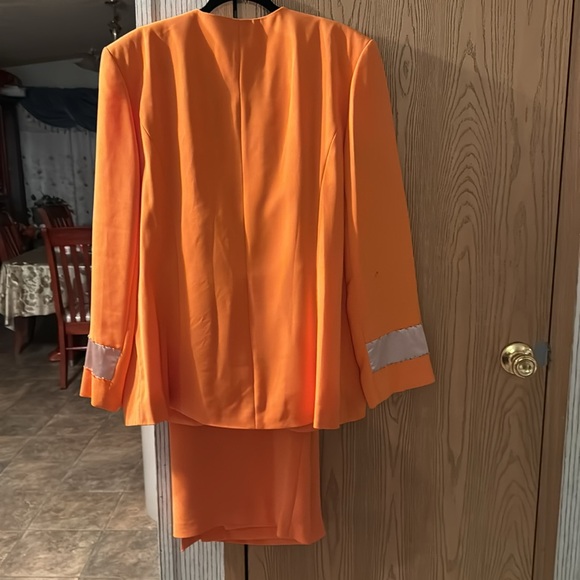Orange and gold two piece suit - Picture 4 of 4